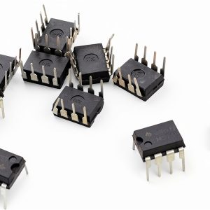LM393N Comparator UNNIC 10pcs DIP-8 Low Voltage, 36V, 0.4mA Supply-0
